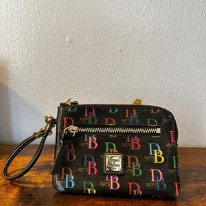 Dooney & Bourke DB75  Wristlet
